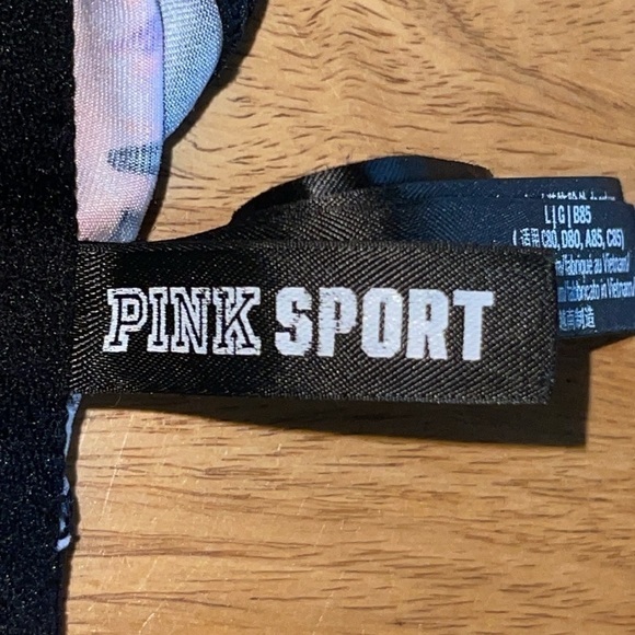PINK Victoria’s Secret Swim To Gym Ultimate Lightly Lined Floral Sports Bra - Picture 5 of 6